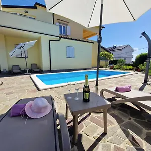  Apartment House Vertel